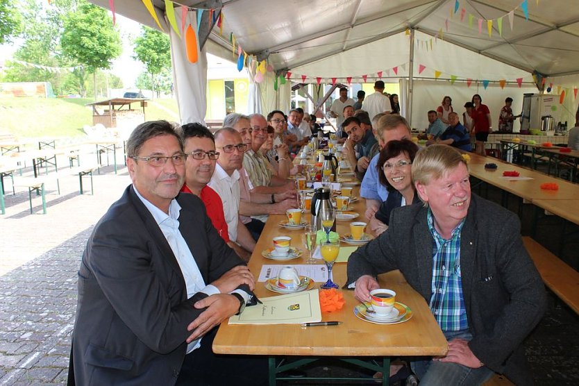 "Wir bauen Brücken" (Foto: Karl-Heinz Herrmann) "Wir bauen Brücken" (Foto: Karl-Heinz Herrmann)