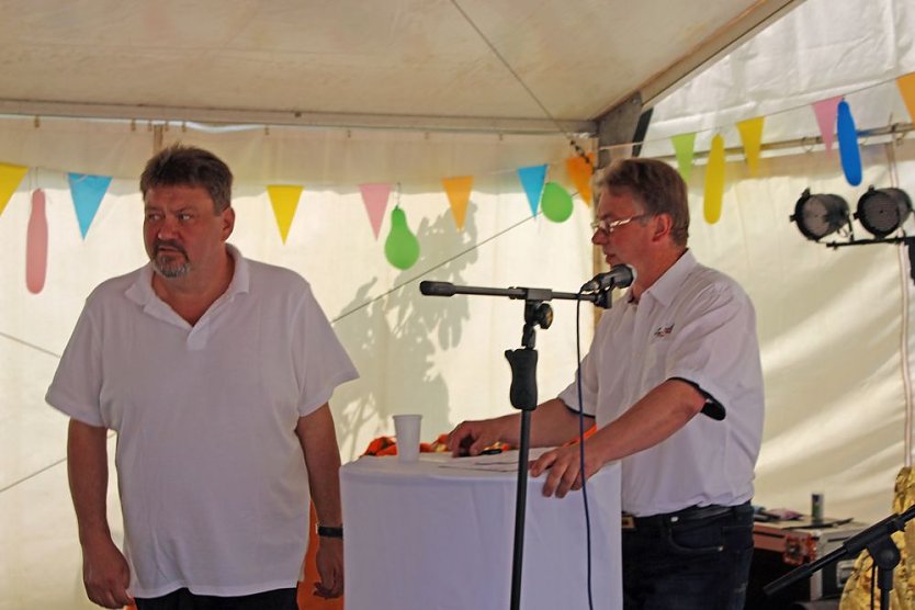 "Wir bauen Brücken" (Foto: Karl-Heinz Herrmann) "Wir bauen Brücken" (Foto: Karl-Heinz Herrmann)