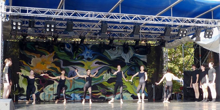 Das Ballett TN LOS!, das schon beim Theaterfest das Publikum begeisterte (Foto), stellt sich in der gro&szlig;en Ballettgala am 24. September dem Publikum tanzend und in Interviews vor (Foto: Birgit Susemihl)