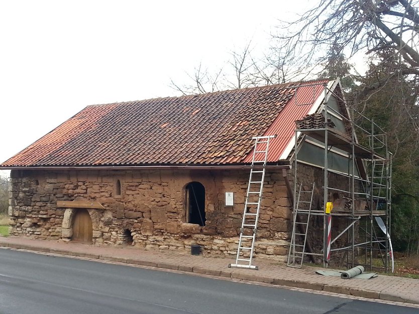 F&uuml;r die Sanierung der Wegekapelle bekam die Stiftung "Maria im Elende" heute 60.000 Euro von Bund und Land (Foto: Regina Englert)