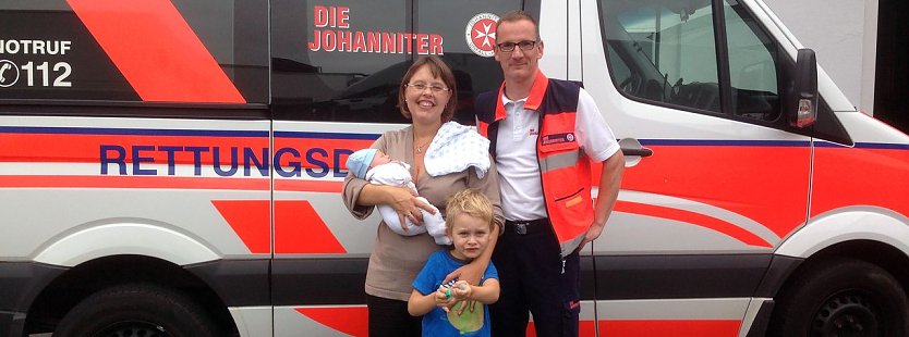 Claudia Schulz mit Tochter Helene Anna Lotte und Sohn Johannes Josef, Alexander Gauer (Foto: Johanniter-Unfall-Hilfe e.V./ Alexander Gauer)