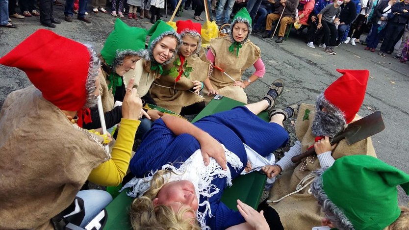 Kartoffelmarkt 2016 in Rockensußra (Foto: Esther Richter) Kartoffelmarkt 2016 in Rockensußra (Foto: Esther Richter)