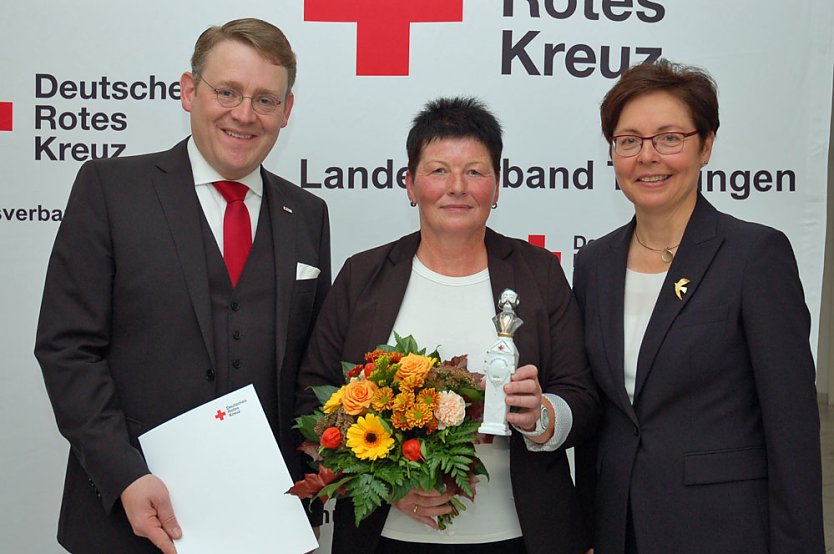 Das Thüringer DRK vergibt Ehrenamtspreis 2016 (Foto: DRK Thüringen) Das Thüringer DRK vergibt Ehrenamtspreis 2016 (Foto: DRK Thüringen)