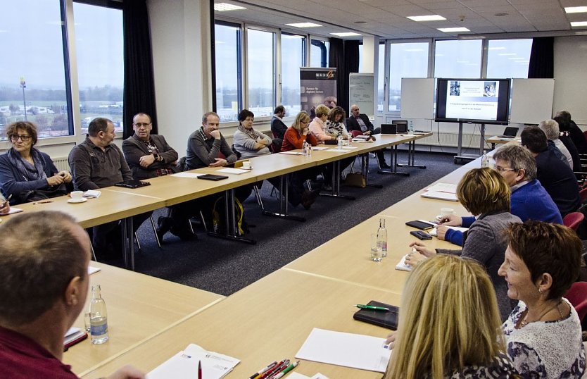 Um digitales Lernen in der Schule ging es jetzt bei einem Informationsaustausch, zu dem der Landkreis Nordhausen Schulen im Rahmen des Modellprojekts Bildung integriert eingeladen hat. (Foto: Christian Schelauske)