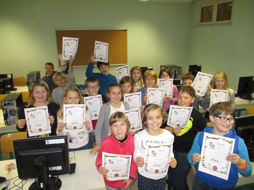 Eine tolle Entdeckungsreise durch das www-Weltmeer machten die 19 Sch&uuml;lerinnen und Sch&uuml;ler der Klasse 4, der Staatlichen Grundschule Ilfeld (Foto: Claudia Ehrhardt)