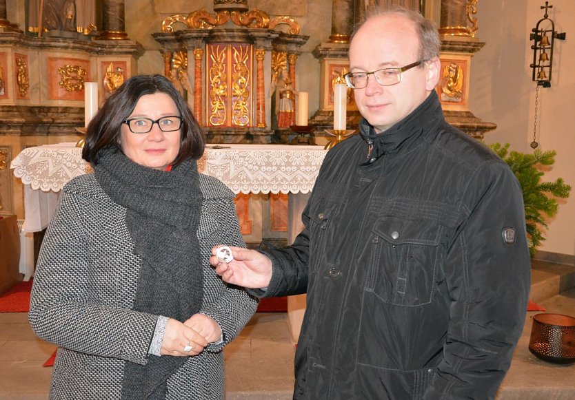 &Uuml;berreichung Weihnachtstaler (Foto: Kreissparkasse Eichsfeld)