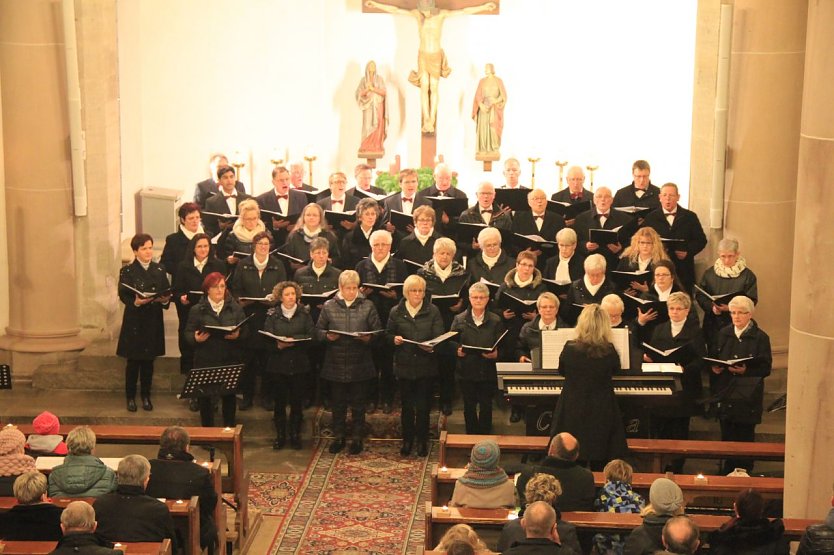 Chor (Foto: Michael Apel)
