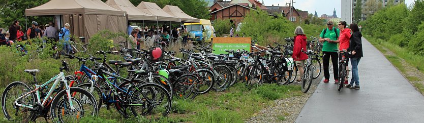 Radfahrer ohne Ende (Foto: Karl-Heinz Herrmann) Radfahrer ohne Ende (Foto: Karl-Heinz Herrmann)