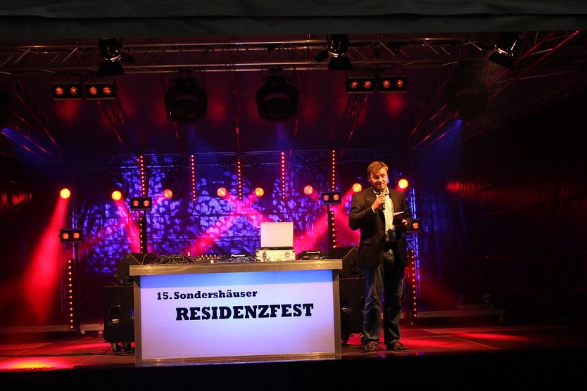 Feuchter Beginn beim Residenzfest (Foto: Karl-Heinz Herrmann)