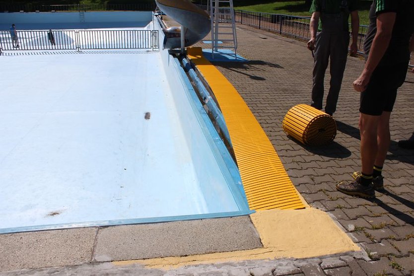 Neue Badesaison wird vorbereitet (Foto: Karl-Heinz Herrmann)