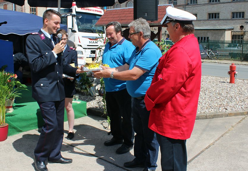 Feuerwehrger&auml;tehaus feierlich &uuml;bergeben (Foto: Karl-Heinz Herrmann)