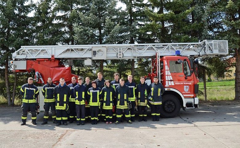12 Frisch ausgebildete Truppfrauen und Truppm&auml;nner (Foto: Andreas Hocke)
