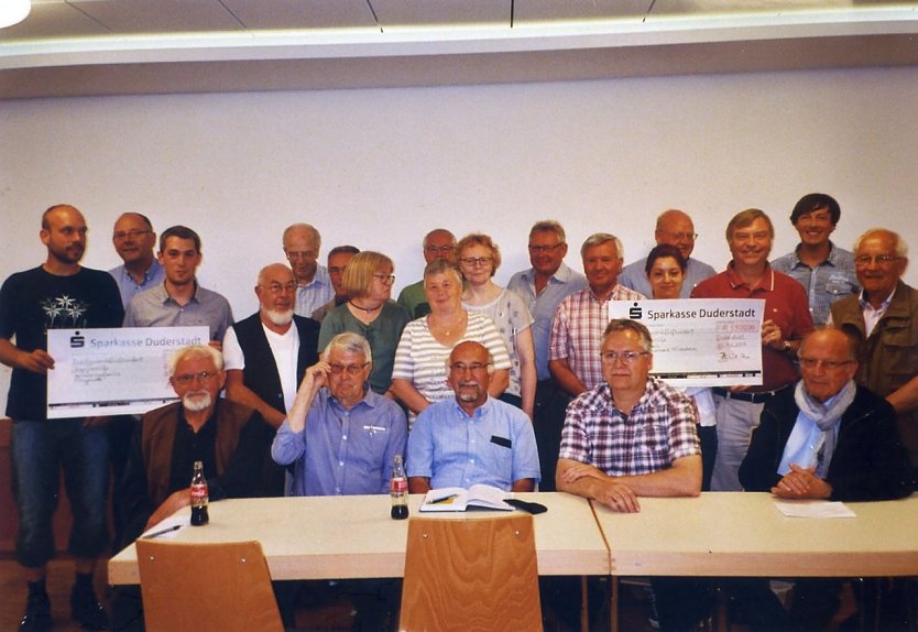 Schecküberreichung (Foto: G. Germeshausen) Schecküberreichung (Foto: G. Germeshausen)