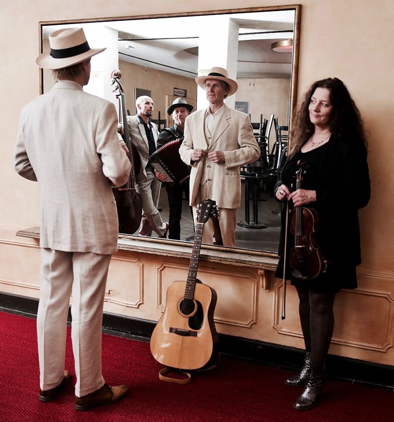 Danny Dziuk Trio & L&Uuml;&Uuml;L mit Band (Foto: Kunsthof Friedrischsrode)