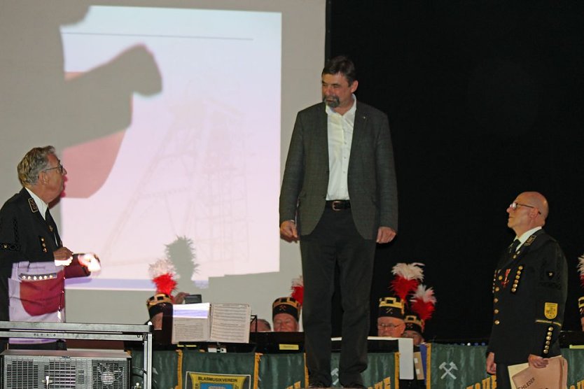 Ehrenarschleder zwei Mal verliehen. (Foto: Karl-Heinz Herrmann)