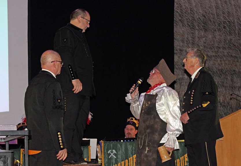 Ehrenarschleder zwei Mal verliehen. (Foto: Karl-Heinz Herrmann)