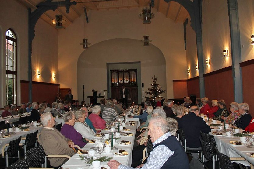 Senioren feierten schon mal Weihnacht (Foto: Karl-Heinz Herrmann)