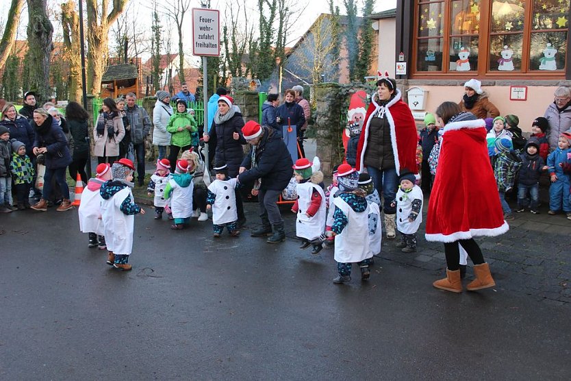 Weihnachtsmarkt an der Kindervilla (Foto: Karl-Heinz Herrmann)