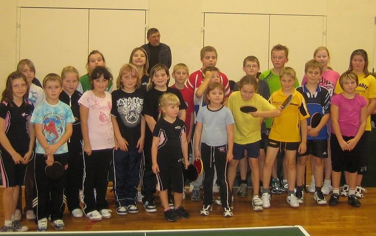 Alle Teilnehmer der 27. TT-Ortsmeisterschaften in Sundhausen (Foto: privat) Alle Teilnehmer der 27. TT-Ortsmeisterschaften in Sundhausen (Foto: privat)