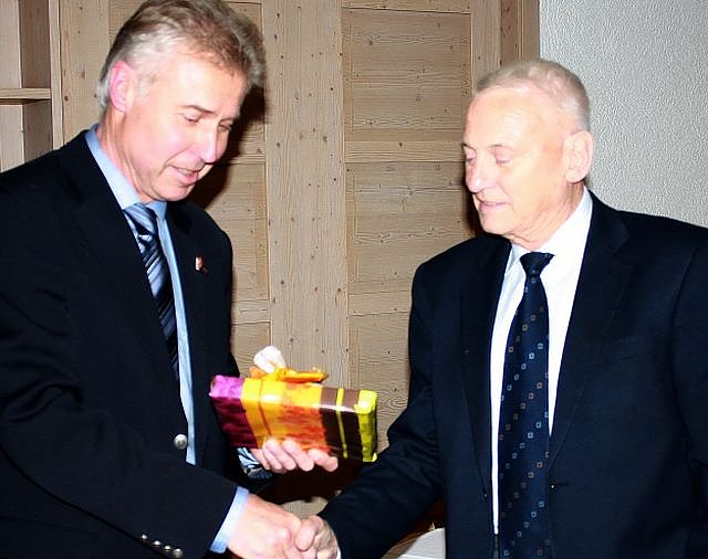 Gratuliert (Foto: NUV)