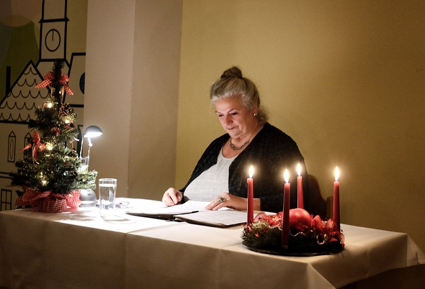 Mordsmäßig heitere Vorweihnachtslesung im HOC (Foto: Susanne Stadermann) Mordsmäßig heitere Vorweihnachtslesung im HOC (Foto: Susanne Stadermann)