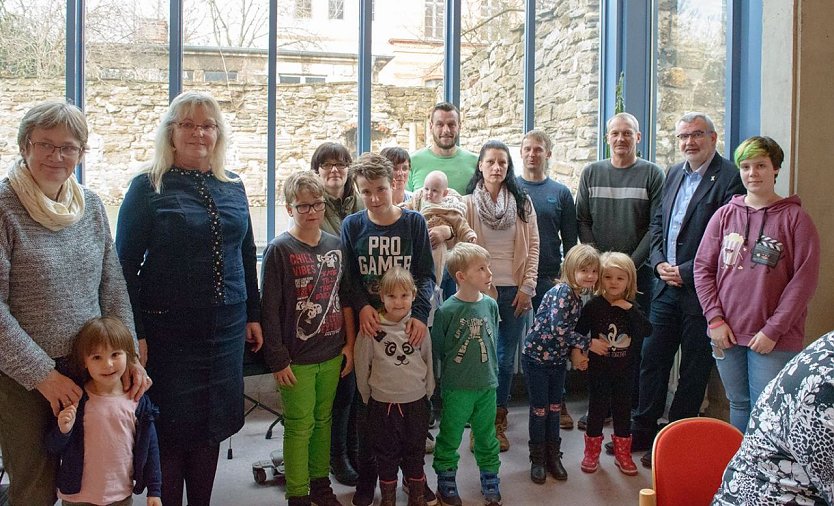 Traditionelle Bescherung (Foto: N. Mattern)