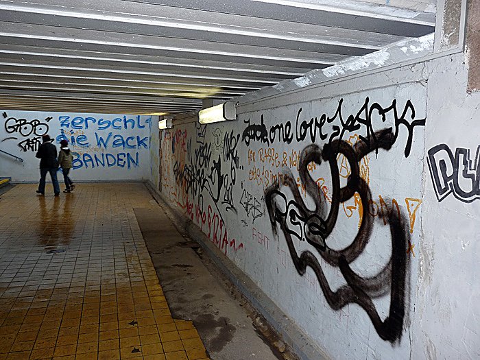 Geschmiere am Hauptbahnhof Sondershausen (Foto: Karl-Heinz Herrmann)