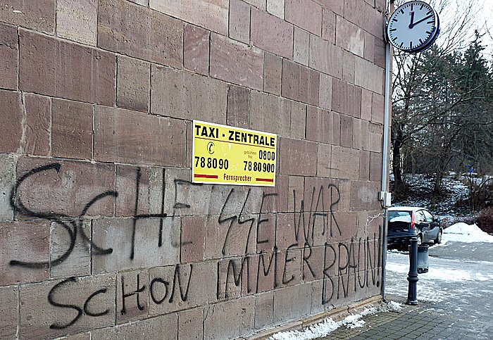Geschmiere am Hauptbahnhof Sondershausen (Foto: Karl-Heinz Herrmann)