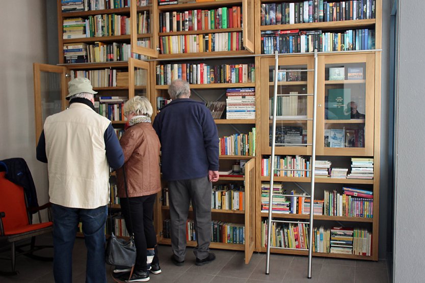Bücherschrank regelmäßig geöffnet (Foto: Karl-Heinz Herrmann) Bücherschrank regelmäßig geöffnet (Foto: Karl-Heinz Herrmann)