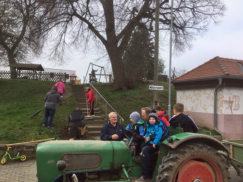 Niederb&ouml;sa- Ein Dorf macht sich sch&ouml;n (Foto: Alice Mattauch)