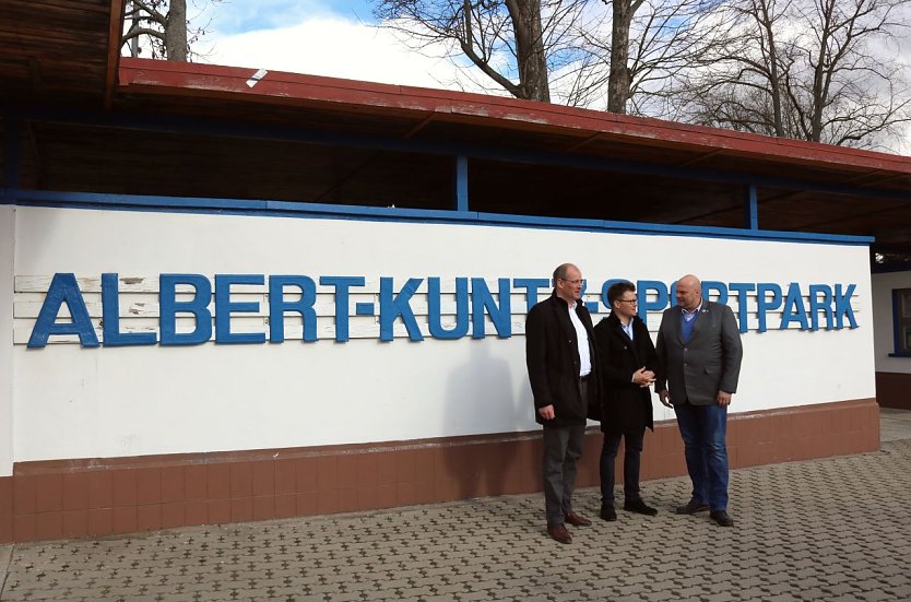 Der Bundestagsabgeordnete Carsten Schneider &uuml;berzeugte sich im M&auml;rz gemeinsam mit Landrat Matthias Jendricke vor Ort von der Notwendigkeit der Sanierung und des Ausbaus (Foto: Pressestelle Landratsamt Nordhausen)