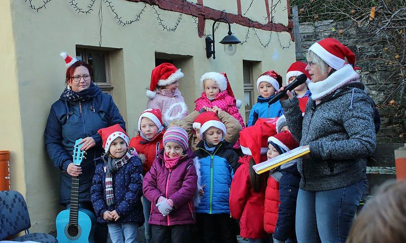 Feiner Weihnachtsmarkt in Jechaburg (Foto: Karl-Heinz Herrmann) Feiner Weihnachtsmarkt in Jechaburg (Foto: Karl-Heinz Herrmann)