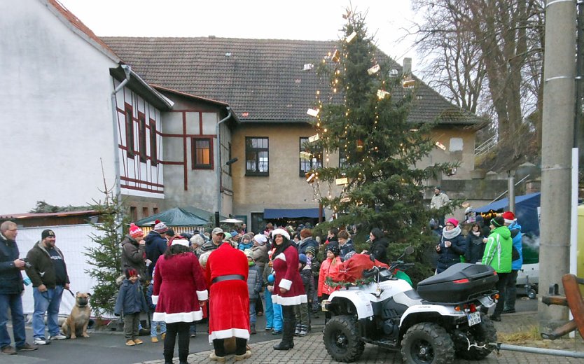 Weihnachtsmarkt in Udersleben (Foto: Antje Kuchenbecker) Weihnachtsmarkt in Udersleben (Foto: Antje Kuchenbecker)