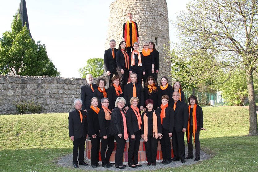 Auch in diesem Jahr lassen die S&auml;ngerinnen und S&auml;nger des Nordh&auml;user Chorensembles Cantamus wieder deutsche und internationale Advents- und Weihnachtslieder erklingen (Foto: Gerald Sch&uuml;tze)