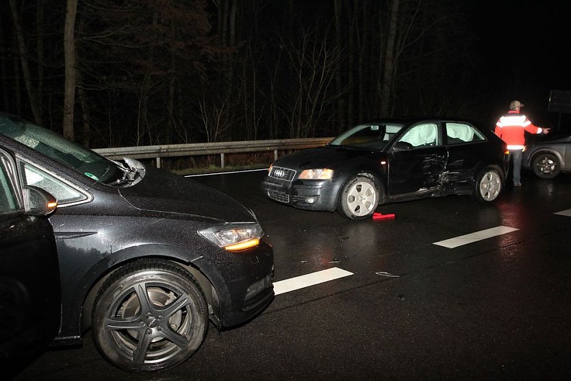 Verkehrsunfall im Gra&szlig; (Foto: Silvio Dietzel)