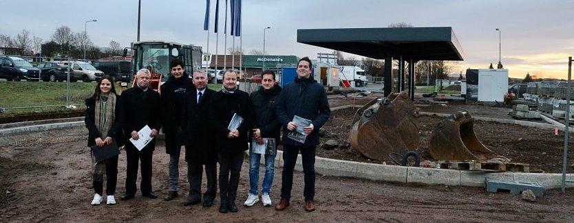 Drei Projektpartner, eine L&ouml;sung - der Nordh&auml;user Ladepark soll Elektromobilit&auml;t alltagstauglich machen (Foto: Angelo Glashagel)