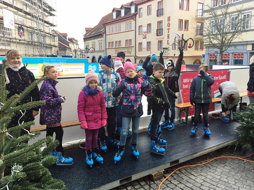 F&ouml;rdersch&uuml;ler mit viel Selbstvertrauen auf den  Schlittschuhen (Foto: F&ouml;rderzentrum)