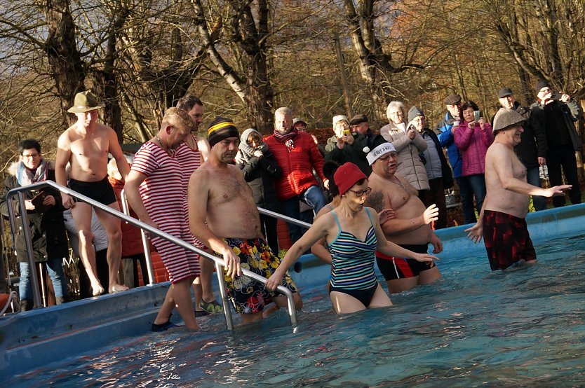 Anbaden in Neustadt (Foto: Sandra Witzel)
