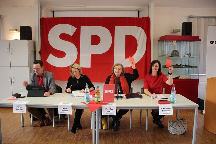 Vom SPD Kyffhäuserkreis berichtet (Foto: Karl-Heinz Herrmann) Vom SPD Kyffhäuserkreis berichtet (Foto: Karl-Heinz Herrmann)
