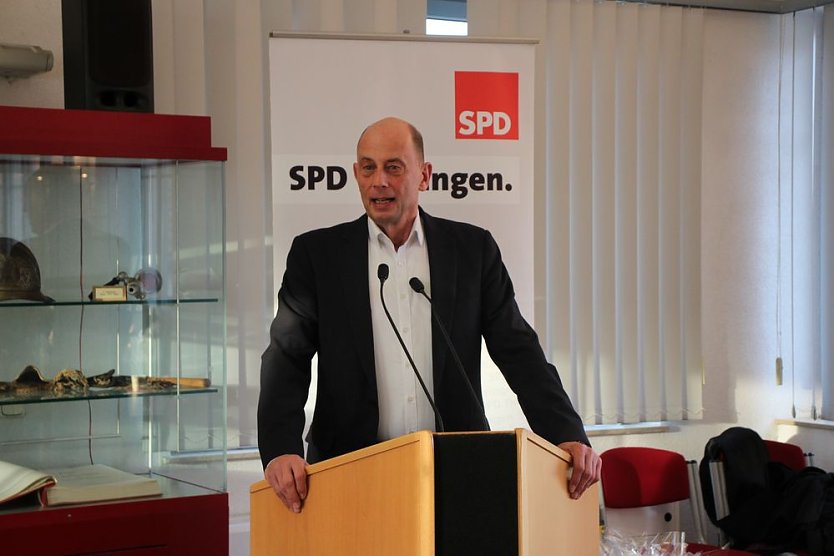 Vom SPD Kyffhäuserkreis berichtet (Foto: Karl-Heinz Herrmann) Vom SPD Kyffhäuserkreis berichtet (Foto: Karl-Heinz Herrmann)