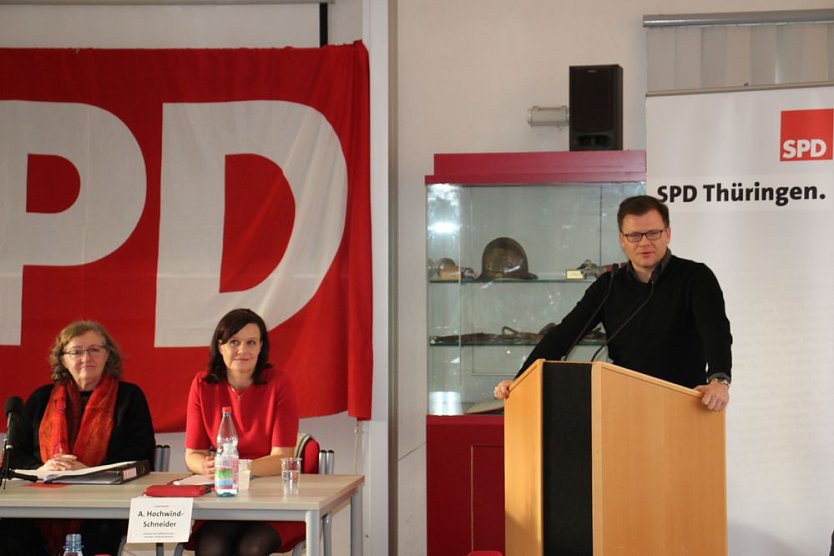 Vom SPD Kyffhäuserkreis berichtet (Foto: Karl-Heinz Herrmann) Vom SPD Kyffhäuserkreis berichtet (Foto: Karl-Heinz Herrmann)