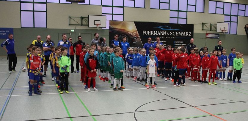 Fußballturnier fortgesetzt (Foto: Karl-Heinz Herrmann) Fußballturnier fortgesetzt (Foto: Karl-Heinz Herrmann)