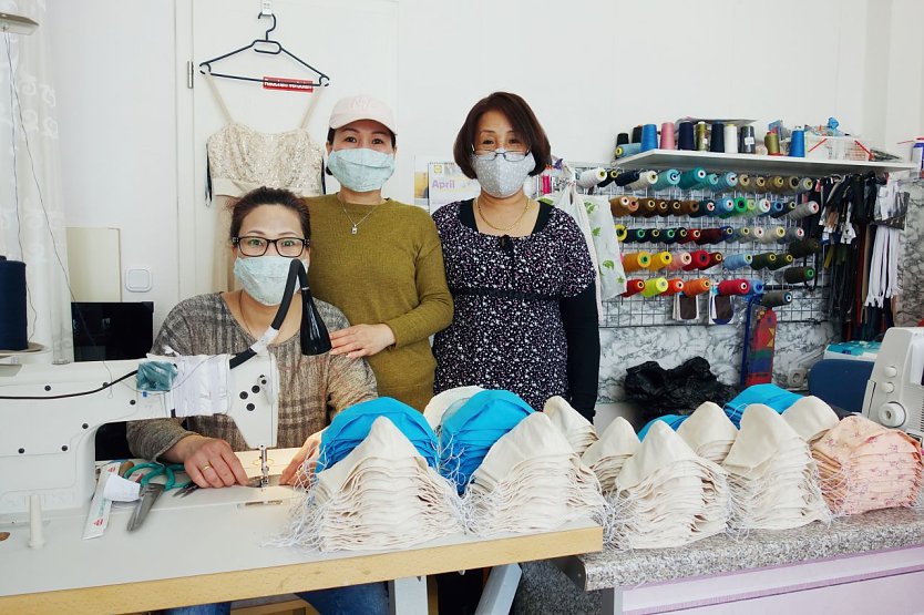 Drei Frauen - 200 Schutzmasken (Foto: Steffen Iffland)