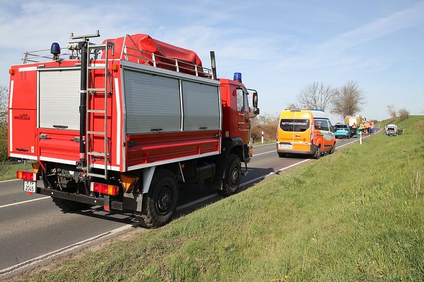 Vier Personen bei Unfall schwer verletzt (Foto: Silvio Dietzel)