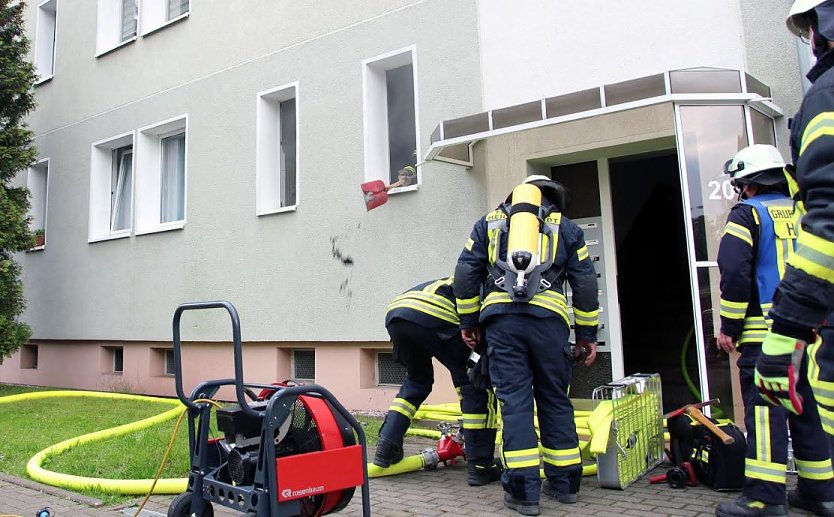 Brand gelöscht in der Dürerstraße (Foto: Feuerwehr Heiligenstadt) Brand gelöscht in der Dürerstraße (Foto: Feuerwehr Heiligenstadt)