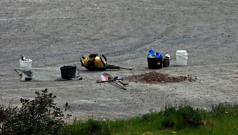 Vor einigen Tagen kam es auf dem Platz zu Baugrunduntersuchungen (Foto: Peter Blei)