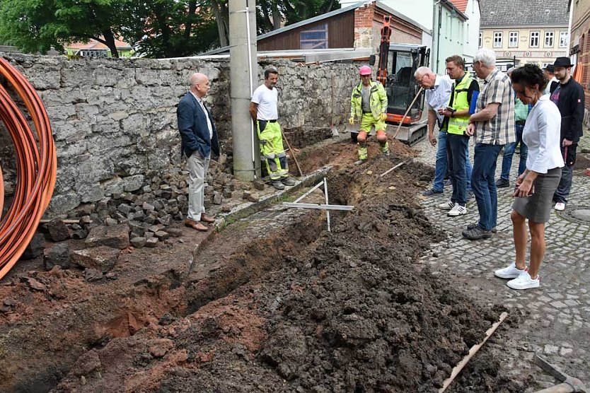 Zum Breitbandausbau in Greußen (Foto: Wahlkreisbüro Grund) Zum Breitbandausbau in Greußen (Foto: Wahlkreisbüro Grund)