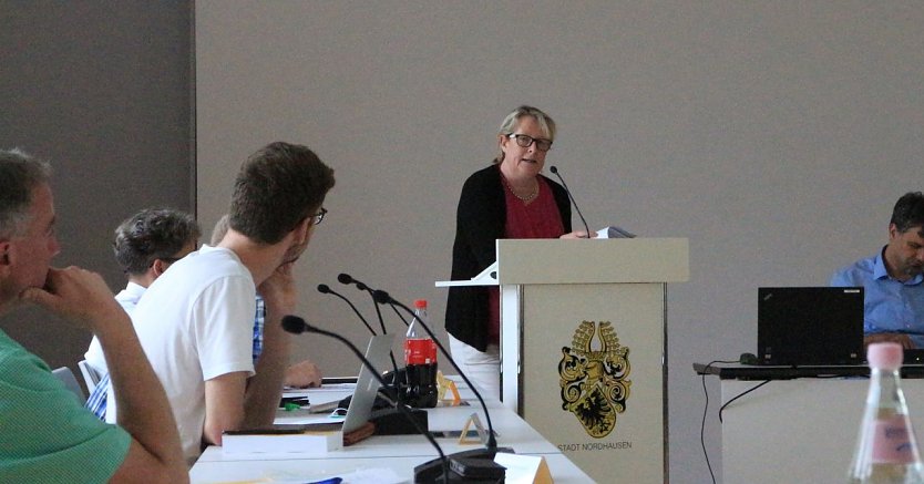 SWG-Chefin Inge Klaan stellte die Ergebnisse der Machbarkeitsstudie im Ausschuss vor (Foto: agl) SWG-Chefin Inge Klaan stellte die Ergebnisse der Machbarkeitsstudie im Ausschuss vor (Foto: agl)