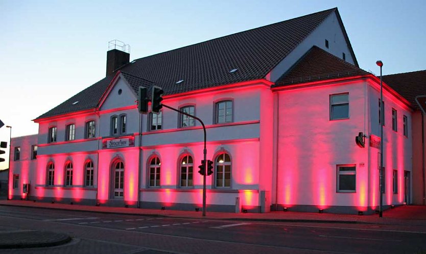 Das STOCKSEN leuchtete ROT (Foto: Karl-Heinz Herrmann) Das STOCKSEN leuchtete ROT (Foto: Karl-Heinz Herrmann)