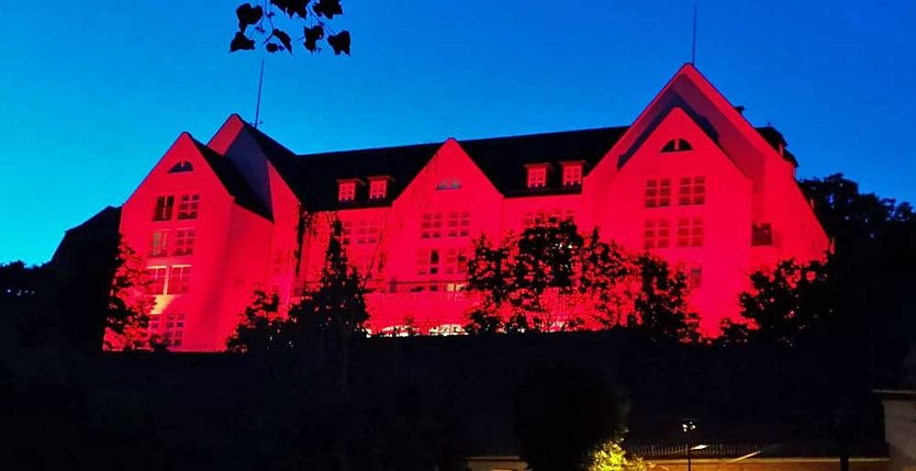 &Uuml;ber Bad Frankenhausen leuchtete es ROT (Foto: Licht produktiv)